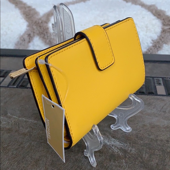 Michael Kors Jet Set Travel BIFLD Zip Coin Wallet - Picture 8 of 16